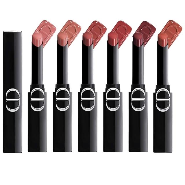 Christian Dior迪奧 巨星持色唇膏 Christian Dior 迪奧 巨星持色唇膏 #390 紅毯玫瑰 是一款高顯色度、持久不脫色的唇部彩妝產品,適合各種膚質使用。採用高品質配方,提供豐潤滋養效果,讓雙唇保持水潤與完美妝感。產地依商品包裝顯示,儲存期限為36個月,為您帶來專櫃級的奢華體驗。