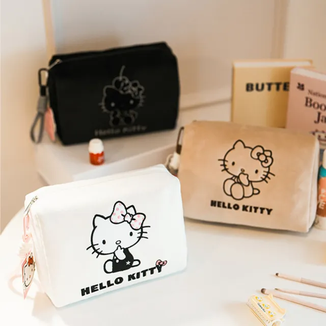 【SANRIO 三麗鷗】凱蒂貓輕盈柔軟大容量化妝包收納包