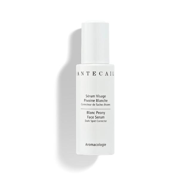 CHANTECAILLE香緹卡 雪牡丹臻白透亮精華 CHANTECAILLE香緹卡雪牡丹臻白透亮精華,專為追求透亮肌膚設計,富含雪牡丹萃取與多重美白成分,有效改善膚色暗沉,提升肌膚光采與透亮度,適合所有肌膚型別使用。