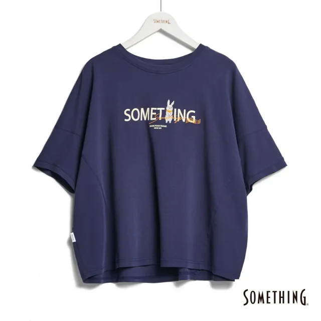 【SOMETHING】女裝 郵戳兔寬短版短袖T恤(丈青色)