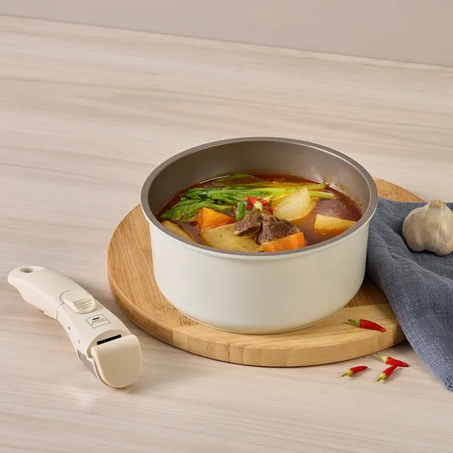 【CorelleBrands 康寧餐具】WORLD KITCHEN 鑄造鈦不沾鍋具六件組(18cm湯鍋+蓋/20cm平煎/26cm深煎+蓋/手柄)