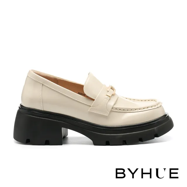 【BYHUE】別致時尚金屬釦寬帶開邊珠牛皮樂福軟芯厚底鞋(米白)