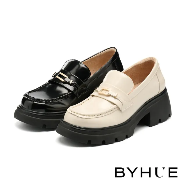 【BYHUE】別致時尚金屬釦寬帶開邊珠牛皮樂福軟芯厚底鞋(米白)