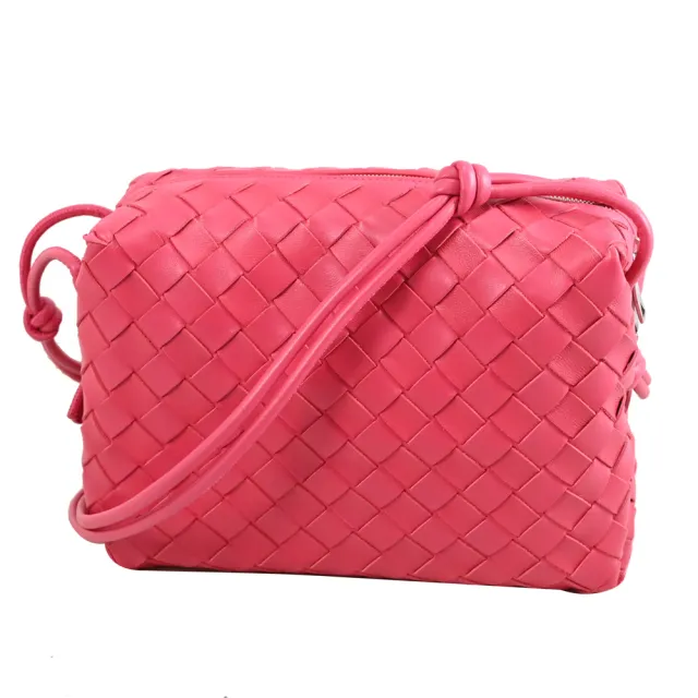 【BOTTEGA VENETA 寶緹嘉】Loop 簡約經典手工編織方包相機包斜背包(莓果粉)