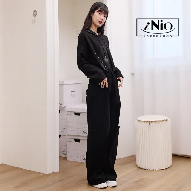 【iNio 衣著美學】後鬆緊腰顯瘦工裝褲 特色褲管 超大口袋拼接 舒適有型休閒褲 CEW2860