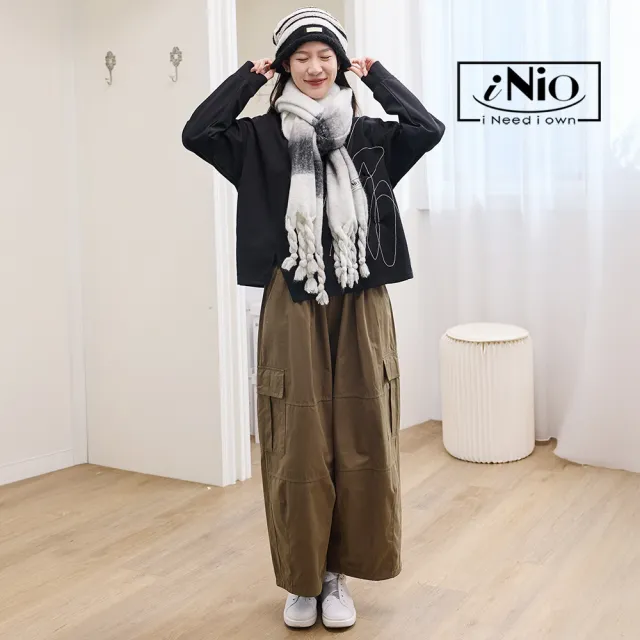 【iNio 衣著美學】舒適自在九分工裝寬褲 跨尺碼鬆緊腰 超大口袋 寬版休閒褲 CEW2837
