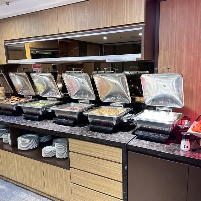 雲林緻麗伯爵酒店｜指定假日不加價!限時平日升等精緻三人房2大贈1小12歲含早餐2客(贈咖啡醬油伴手禮)