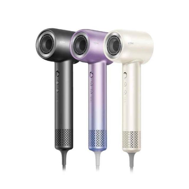 Solac SD-850 負離子吹風機，搭載先進負離子技術，有效減少毛躁、增加光澤，讓頭髮更順滑健康。適用110V電壓，功率強勁快速乾髮，適合日常居家使用。提供1年原廠保固，品質保證。完美結合時尚設計與高效功能，是專業造型的理想選擇。