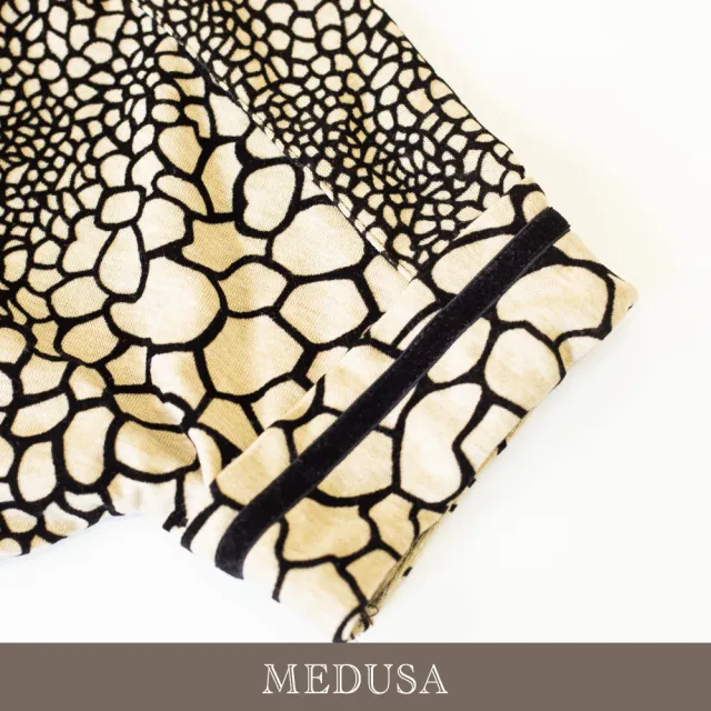 【MEDUSA 曼度莎】現貨-台灣製 嫘縈植絨紋理落肩造型上衣（M-XL）｜植絨上衣 女短袖上衣（701-56801）