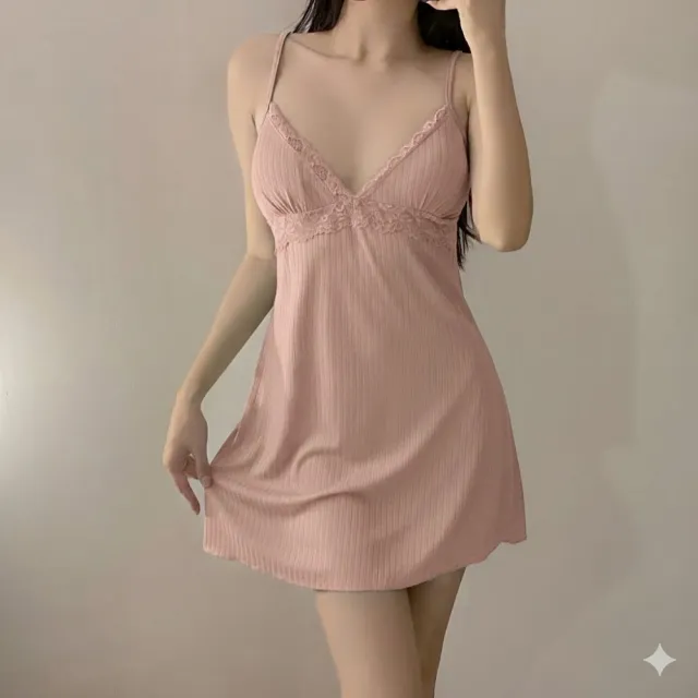 【RoseMi 瑰覓】拼接蕾絲冰絲涼感睡裙附胸墊性感低胸親膚吊帶睡衣9067