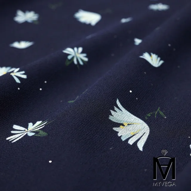 【MYVEGA 麥雪爾】MA領巾造型印花雪紡短洋裝-深藍