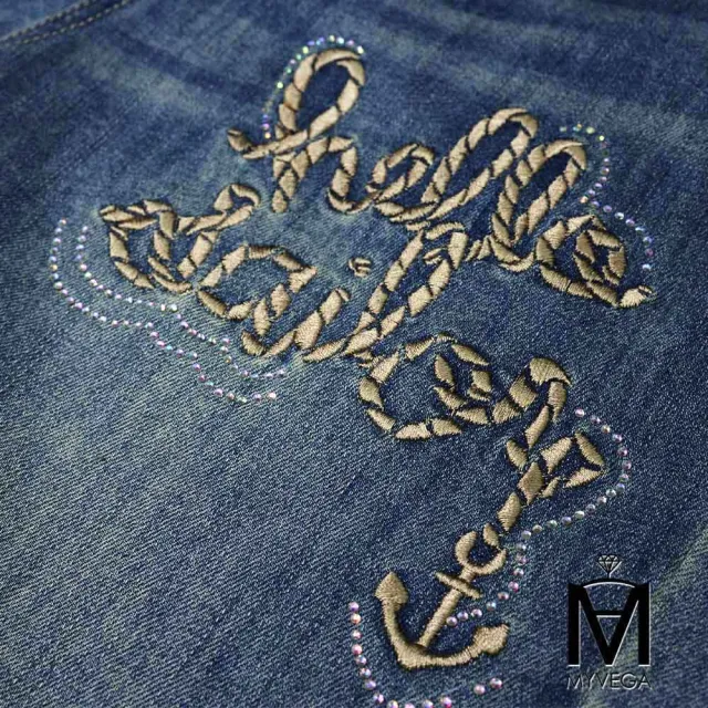 【MYVEGA 麥雪爾】MA高含棉鬆緊腰字母刺繡八分錐形褲-藍