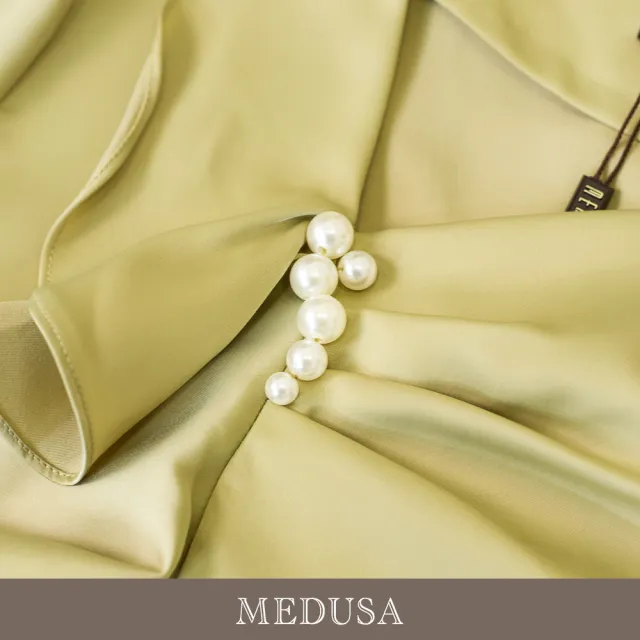 【MEDUSA 曼度莎】現貨-優雅垂墜珍珠緞面光澤上衣 - 2色（M-XL）｜女上班穿搭 質感襯衫（701-55001）