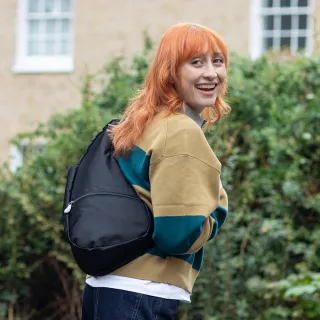 【HEALTHY BACK BAG】官方直營-再生材質 RECYCLED NYLON SMALL 斜背包-經典黑 男包 女包 側背包 斜背包