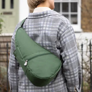 【HEALTHY BACK BAG】官方直營-再生材質 RECYCLED NYLON SMALL 斜背包-杜松綠 男包 女包 側背包 斜背包