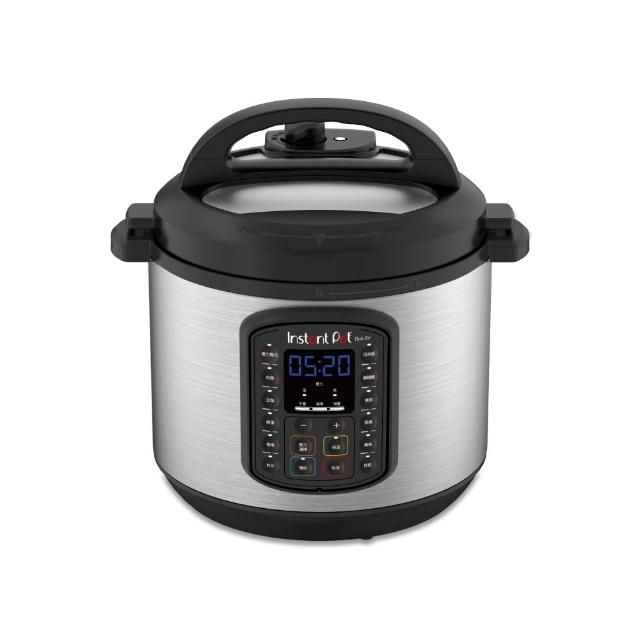  Instant Pot IP 多功能壓力鍋 IB-DUO-60+IB-DUO-CB，容量達6L以上，適閤家庭使用。採用304不鏽鋼內鍋，耐用安全；功率900W~1000W，110V/60Hz電壓，尺寸33.5x31W x31.7H cm，重量5.24kg。配件包含蒸架、上蓋、主機、說明保證書及底座，產地中國，保固1年，BSMI許可字號R54116。支援多種煮食模式，快速壓力烹飪，節省時間，完美適合忙碌生活。 