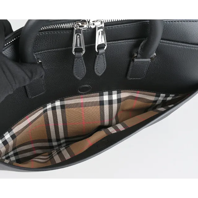 【BURBERRY 巴寶莉】BURBERRY Ellsworth立體銀字LOGO小牛皮拉鍊手提/肩背/斜背公事包(黑)