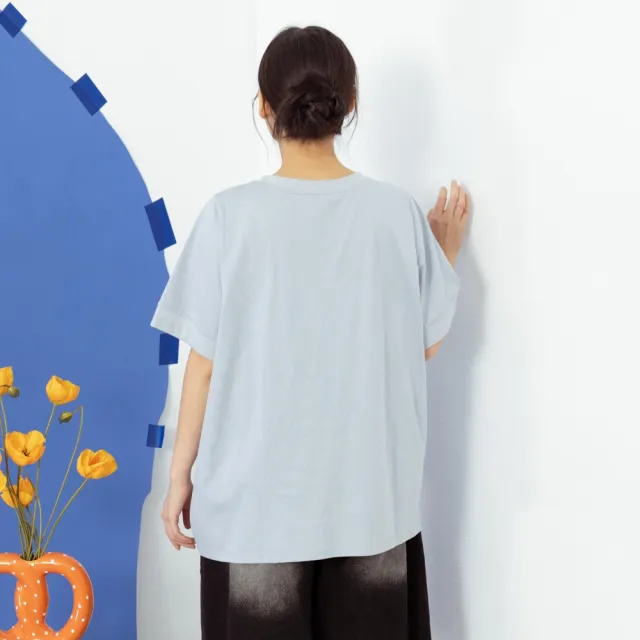 【MOSS CLUB】兔寶彩帶印花扭結開衩短袖棉T 藍 白(魅力商品)
