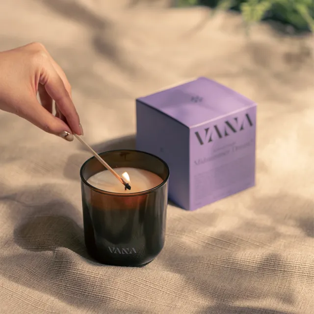 【VANA】瑞典純淨香氛蠟燭250g – 仲夏之夢｜溫柔花果調｜天然植物蠟｜純素安心使用｜療癒居家香氛