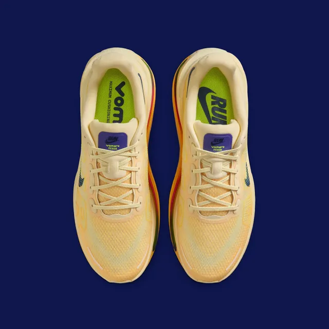 【NIKE 耐吉】慢跑鞋 Nike Vomero Premium  Alabaster 黃色 男鞋 HQ2050-701