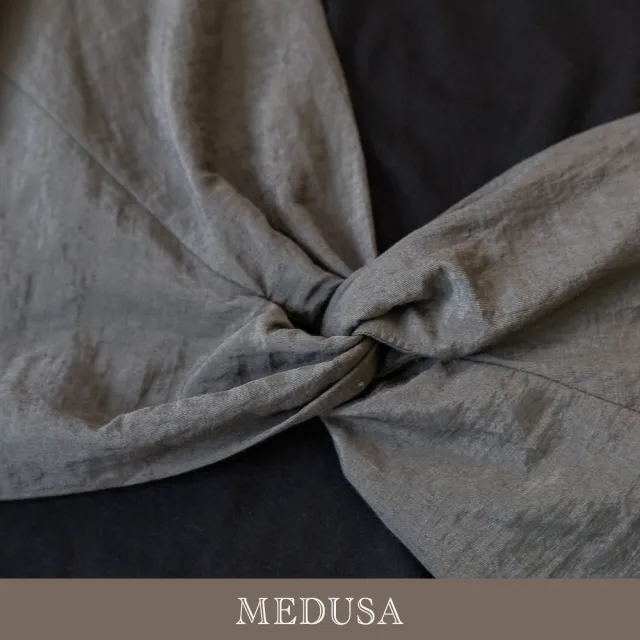 【MEDUSA 曼度莎】現貨-假兩件式法式扭結拼接T恤（M-XL）｜假兩件上衣 女長袖上衣