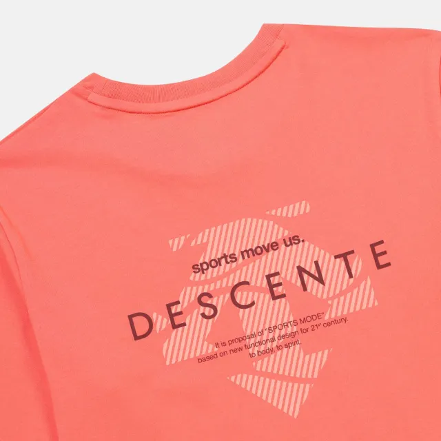 【DESCENTE】短袖上衣 男 女 中性 UNI OVER FIT GRAPHIC SHORT SLEEVE T-SHIRTS 棉花糖粉 SR123UTS16-CPNK