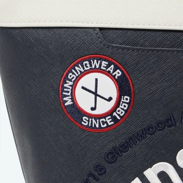 【Munsingwear】企鵝牌 藏青色 弧形Logo設計小手提包 MGXJ0543
