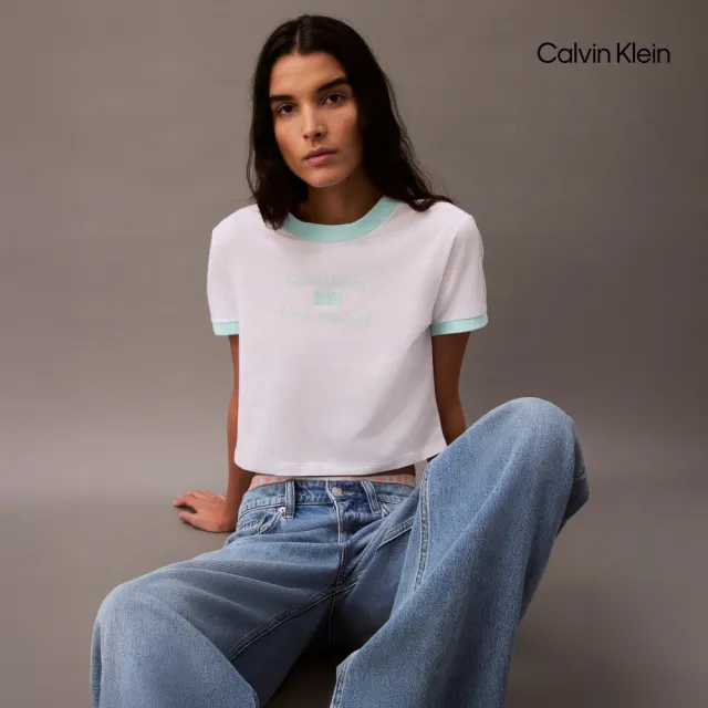 【CALVIN KLEIN】官方旗艦館CK 對比色邊標誌短版 T 恤_白色