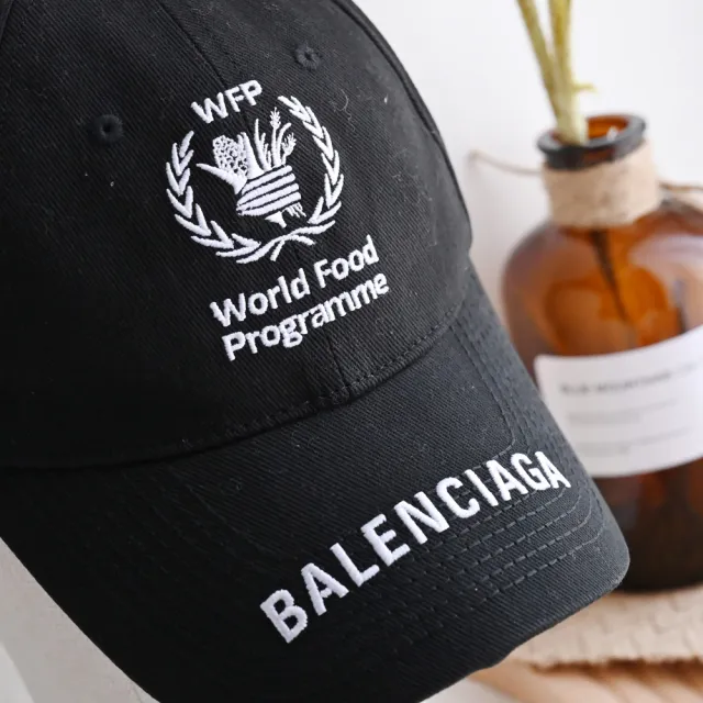 【Balenciaga 巴黎世家】WFP聯名電繡LOGO棉質棒球帽(黑)