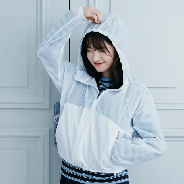 【COVERNAT】官方旗艦館 女款可收納輕量防風外套(WMS防風外套 YOON JI同款 深海軍藍/白/天藍色)