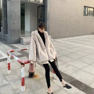 【Uicy】韓版寬鬆加厚連帽毛絨絨外套 外套 防曬外套 女裝 上 J157