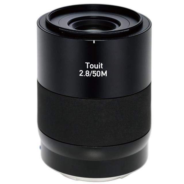  ZEISS蔡司 Touit 2.8/50M 是一款高品質 50mm 定焦鏡頭，專為 SONY E-Mount 相機設計。具備 F2.8 最大光圈及恆定光圈，帶來出色的人像攝影效果。鏡頭採用 11 組 14 片光學結構，直徑 x 鏡長僅 104mm，重量約 290g，便攜輕巧。支援 52mm 濾光鏡尺寸，視角對角線 31°，適合專業攝影師。產品為公司貨，提供 24 個月保固，規格可能因更新而變更，請參考官方網站。 