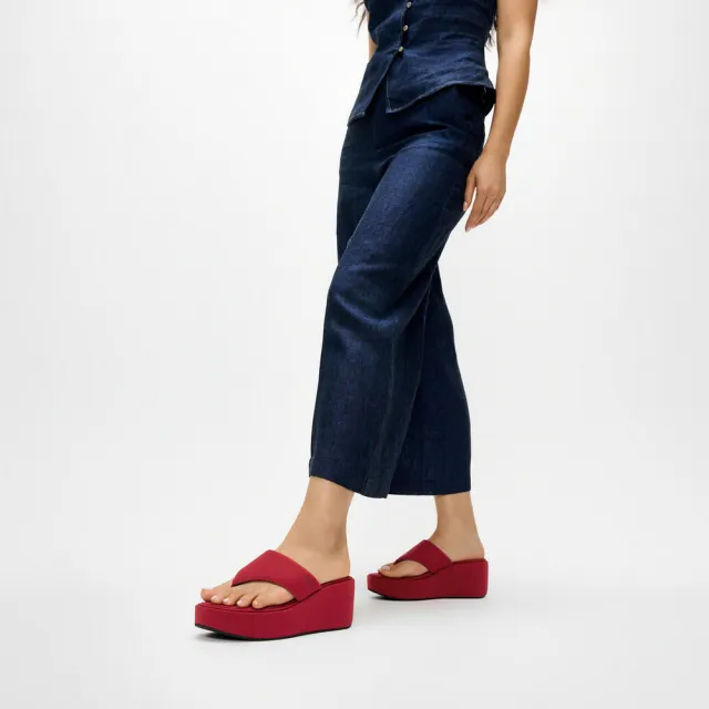 【FitFlop】PLATFFORMS 楔形厚底夾腳涼鞋-女(2色)