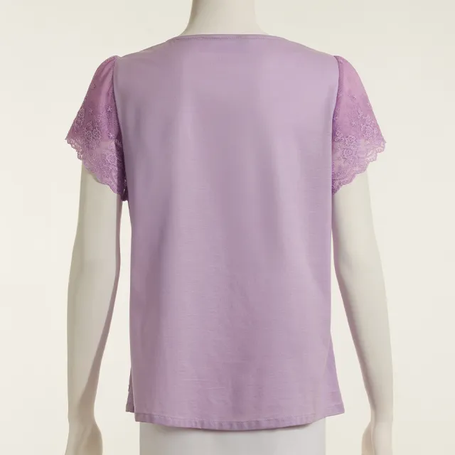 【ILEY 伊蕾】荷葉領蕾絲拼接絲光棉上衣(紫；M-2L；1262181230)
