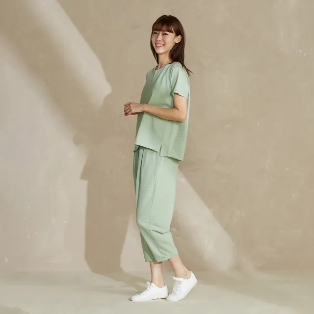 【YVONNE 以旺傢飾】凸條提花半開襟短袖上衣-草原綠
