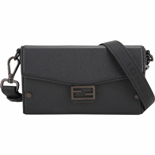 【FENDI 芬迪】Baguette 金屬字母粒面小牛皮手機包/斜背包-黑色