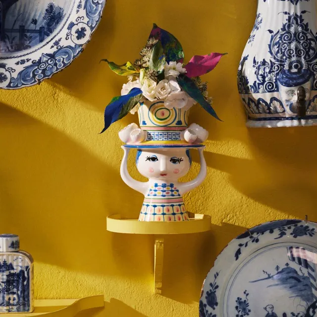 【北歐櫥窗】Bjorn Wiinblad Lady with Hat 帽子女士 手繪花瓶（H 20.5 cm、藍）