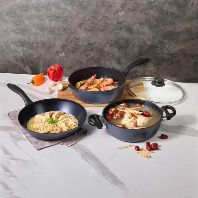 【CorelleBrands 康寧餐具】WORLD KITCHEN 大金藍寶石鑄造不沾深炒鍋32cm+24cm湯鍋(含蓋)