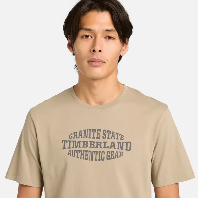 【Timberland】男款米色印章圖案短袖T恤(A5S7ADH5)