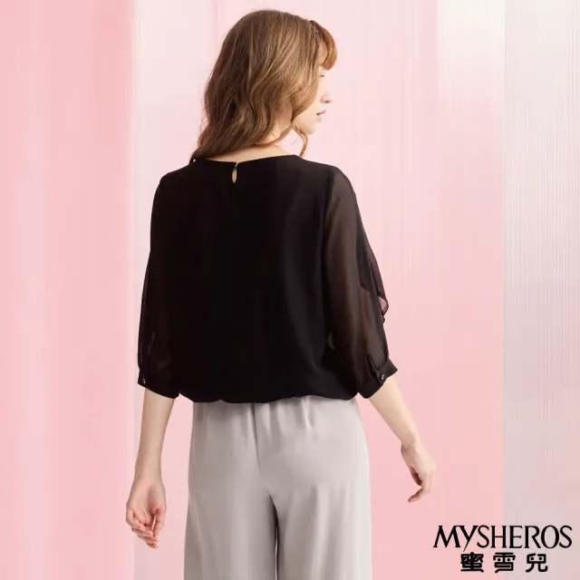 【MYSHEROS 蜜雪兒】雪紡造型上衣 圓領閃鑽花朵配飾(黑)
