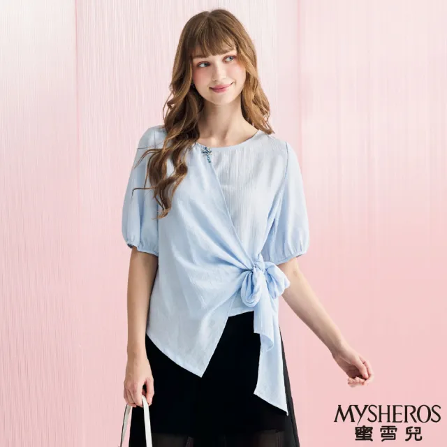 【MYSHEROS 蜜雪兒】嫘縈造型上衣 閃鑽交錯扭結設計 不對稱下擺(水藍)