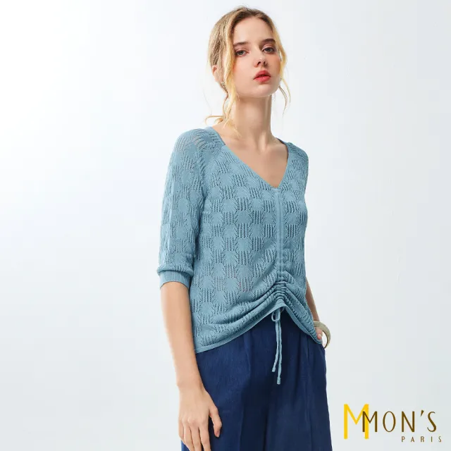 【MON’S】V領緹花簍空造形針上衣(直)