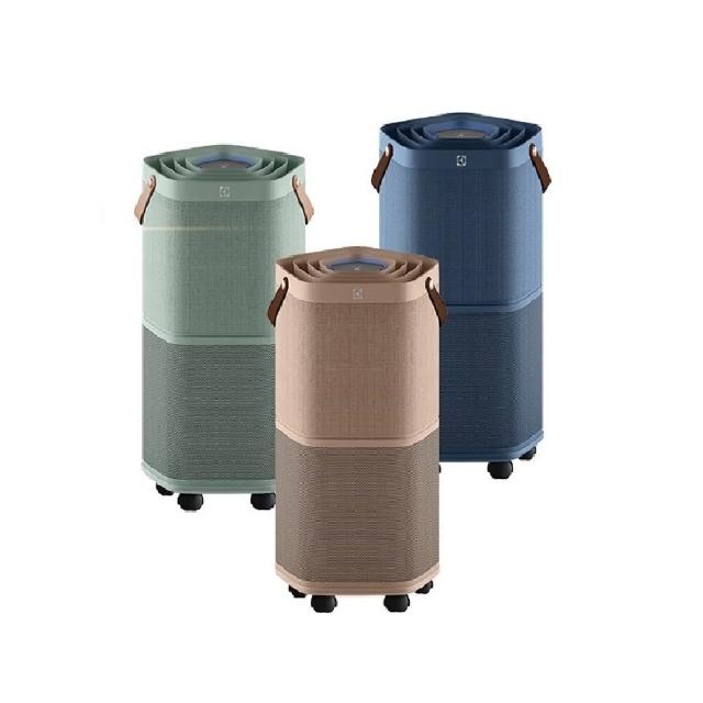 Electrolux 伊萊克斯 EP71-56GRA 空氣清淨機，搭載 HEPA 濾網與活性碳濾網，有效過濾 PM2.5 與異味，適用 22 坪空間。機身尺寸 315x315x590mm，重量 7.9kg，40W 低耗電，110V 電源，配備 EFDCLN4 濾網與說明書。中國製造，BSMI 許可 R33428，2 年保固。適閤家庭辦公室使用，提供潔淨空氣環境。