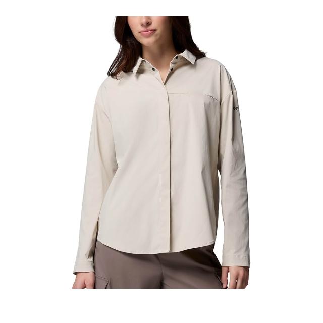 【Columbia 哥倫比亞】女款-涼感長袖襯衫-Chill Creek™ LS Shirt-淺卡其(UAR56680HI/KS)