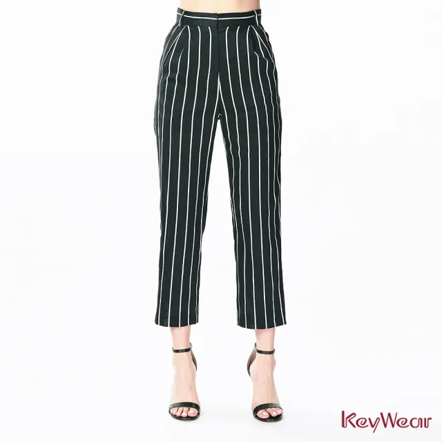 【KeyWear 奇威名品】涼感麻料經典條紋修身長褲