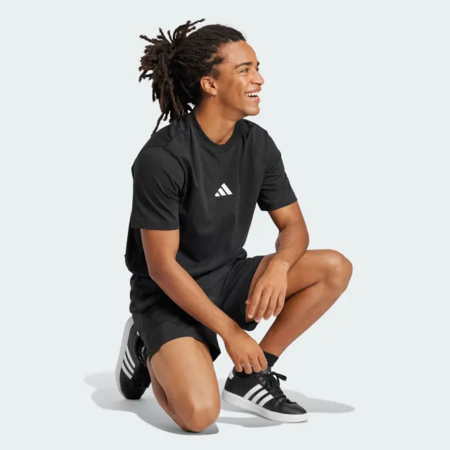 【adidas 愛迪達】ESSENTIALS 短袖上衣 T恤 男 JE9024