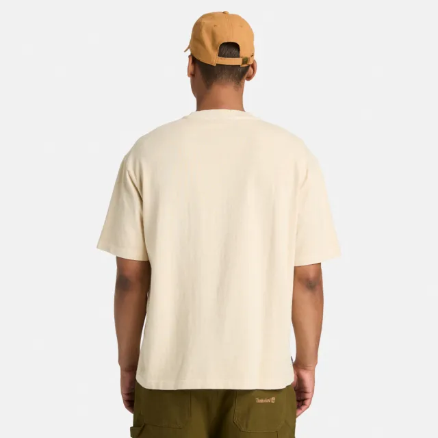 【Timberland】男款淺卡其色寬版厚磅胸前口袋T恤(A5SMF260)