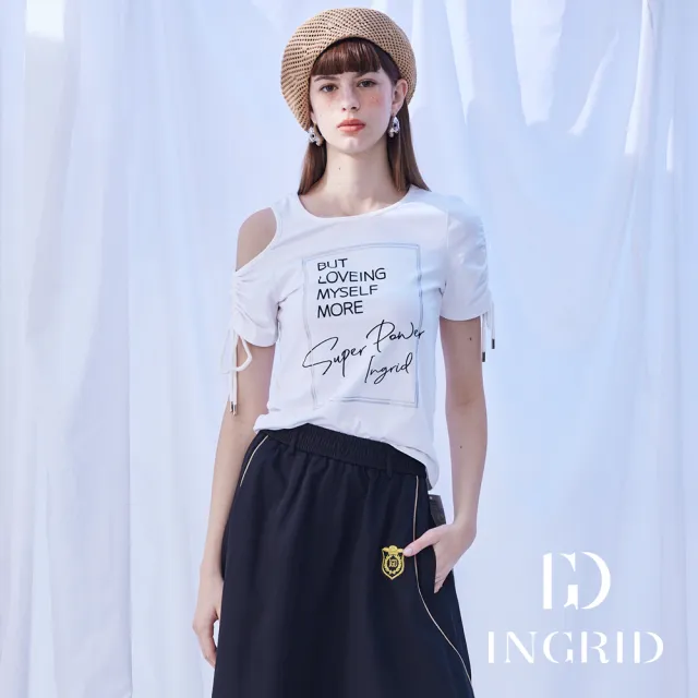 【IGD 英格麗】實體同步款-標語抽繩袖棉T上衣-白色