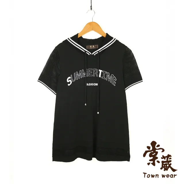【TOWN’WEAR 棠葳】休閒美式印字網帽針織 2色(中大尺碼/女上衣/女上著/短袖/透膚/抽繩)