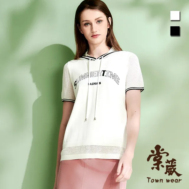 【TOWN’WEAR 棠葳】休閒美式印字網帽針織 2色(中大尺碼/女上衣/女上著/短袖/透膚/抽繩)